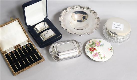 A quantity of assorted silver, including small enter dish & cover, pedestal dish, cased pair of napkin rings and cocktail sticks etc